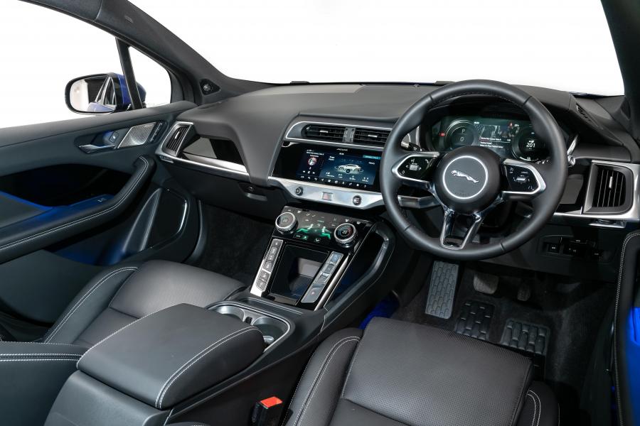 Торпедо Jaguar I-Pace EV400 AWD HSE 2019 года  (ZA) (фото 2 из 47)